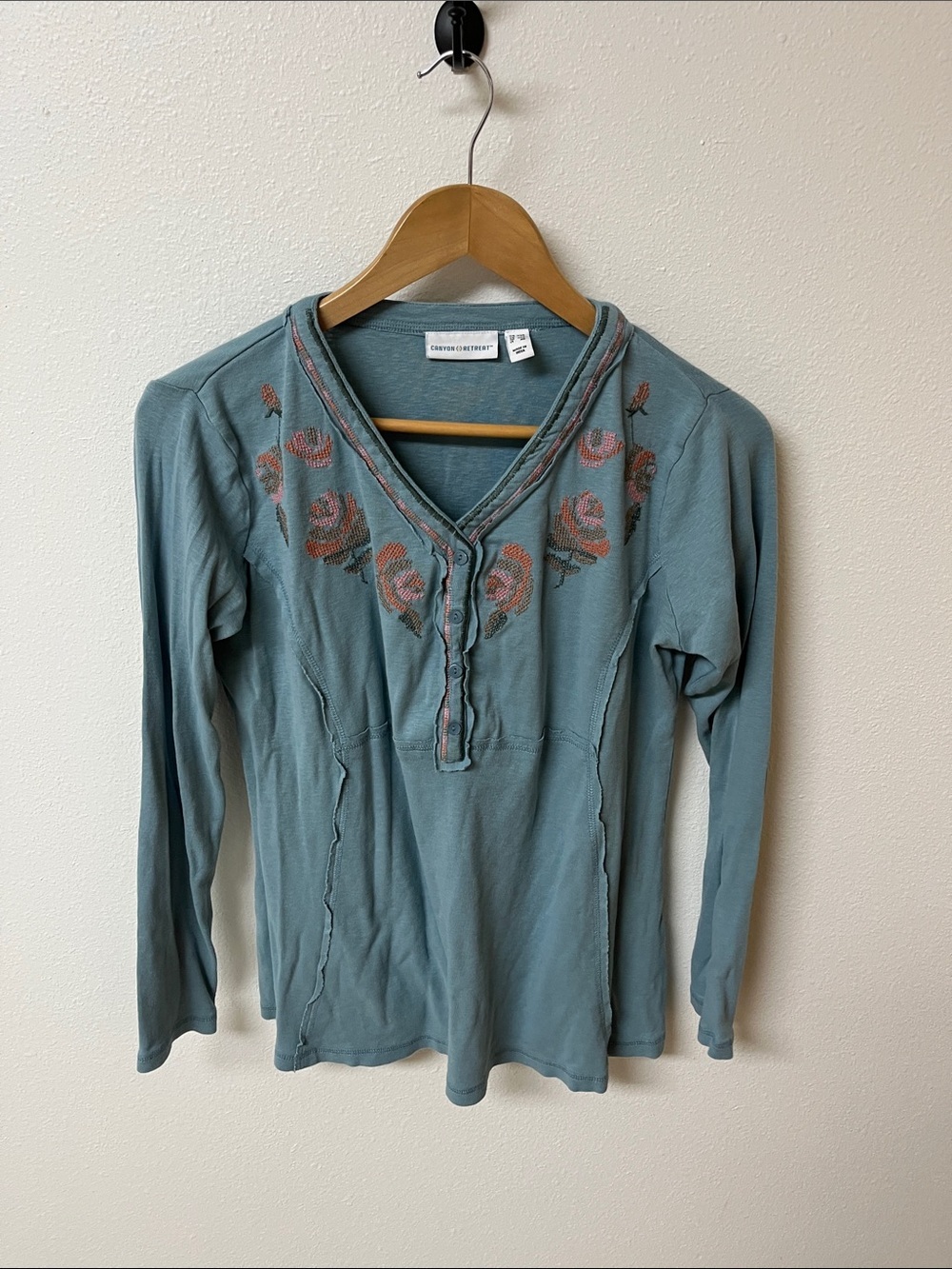 Canyon Retreat  Dusty Blue Embroidered V-Neck Long Sleeve Tee women’s size XXS